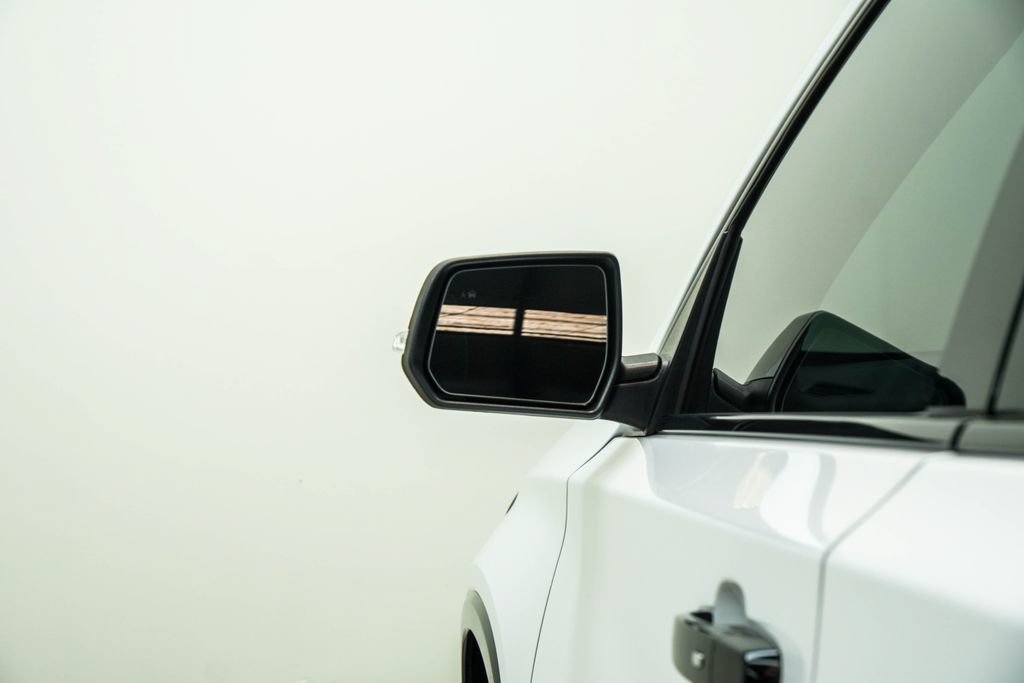 Used 2023 Chevrolet Traverse Premier w/ Redline Edition FWD image 15