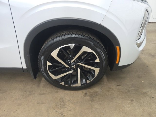 Used 2022 Mitsubishi Outlander ES image 2