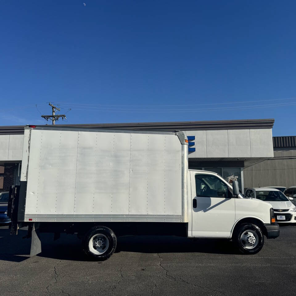 Used 2010 Chevrolet Express 3500 RWD image 36