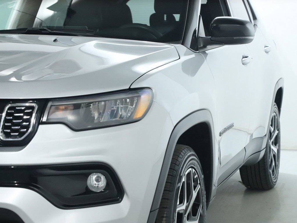 Used 2025 Jeep Compass Limited image 5