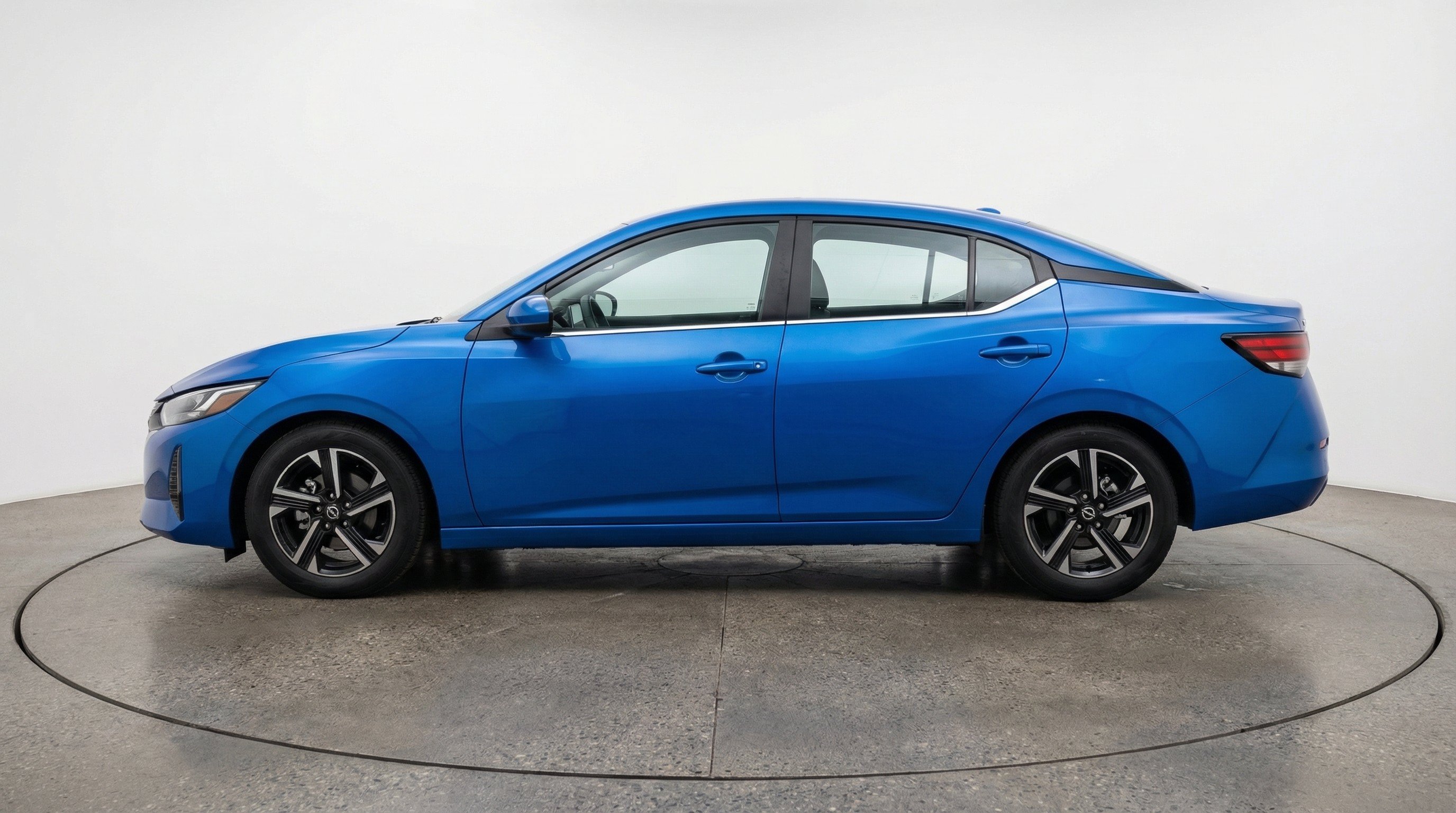 Used 2025 Nissan Sentra SV FWD image 5