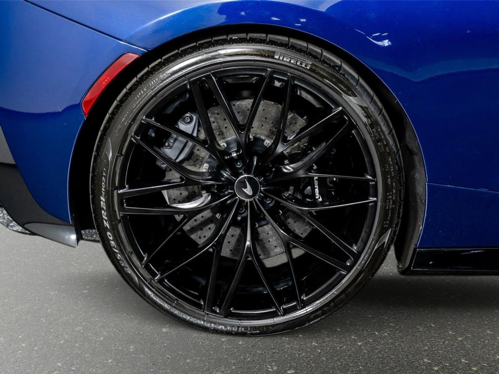 Used 2023 McLaren GT RWD image 9