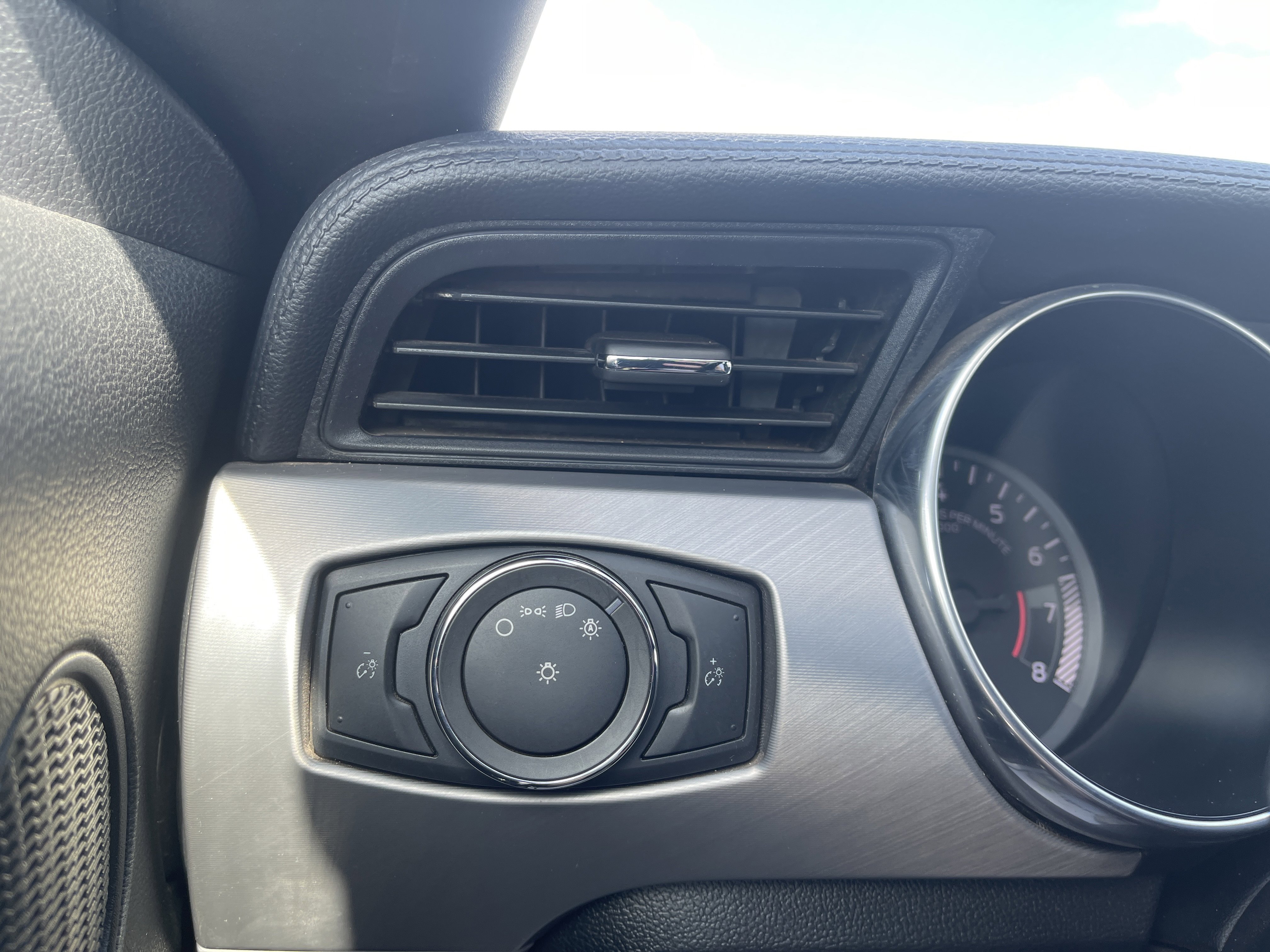 Used 2022 Ford Mustang Premium image 19