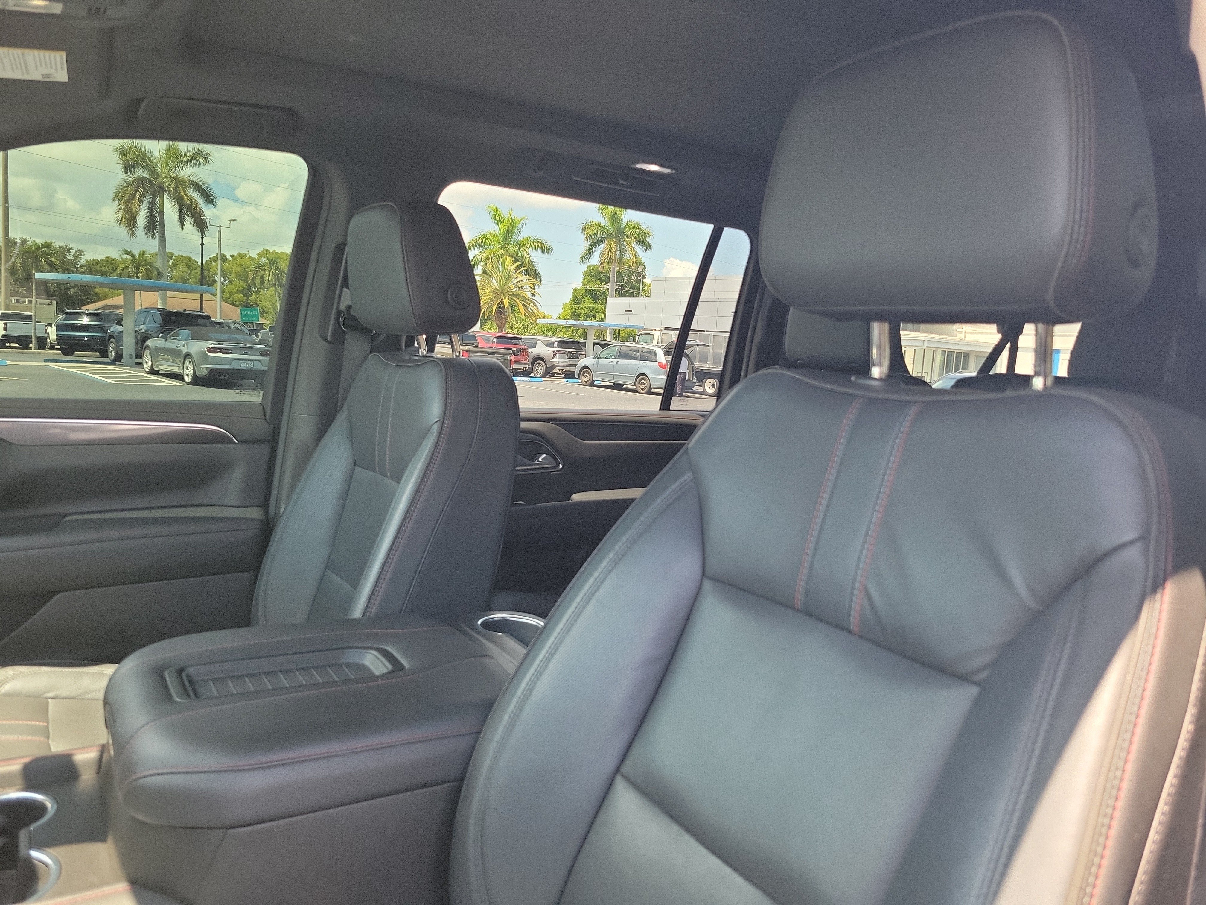 Used 2021 Chevrolet Suburban RST RWD image 16