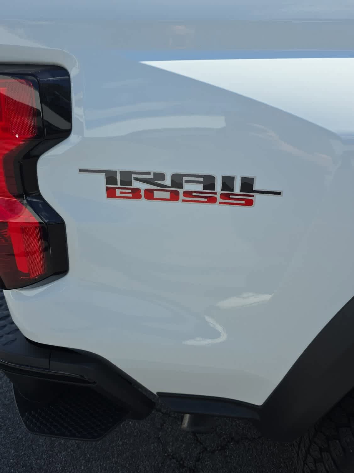 Used 2024 Chevrolet Colorado Trail Boss AWD/4WD image 5