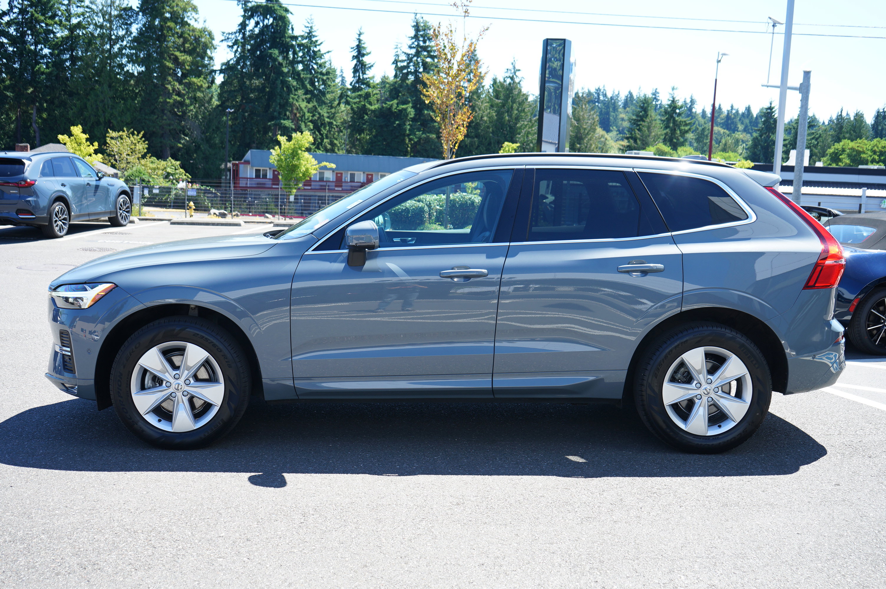 Used 2022 Volvo XC60 B5 Momentum image 8