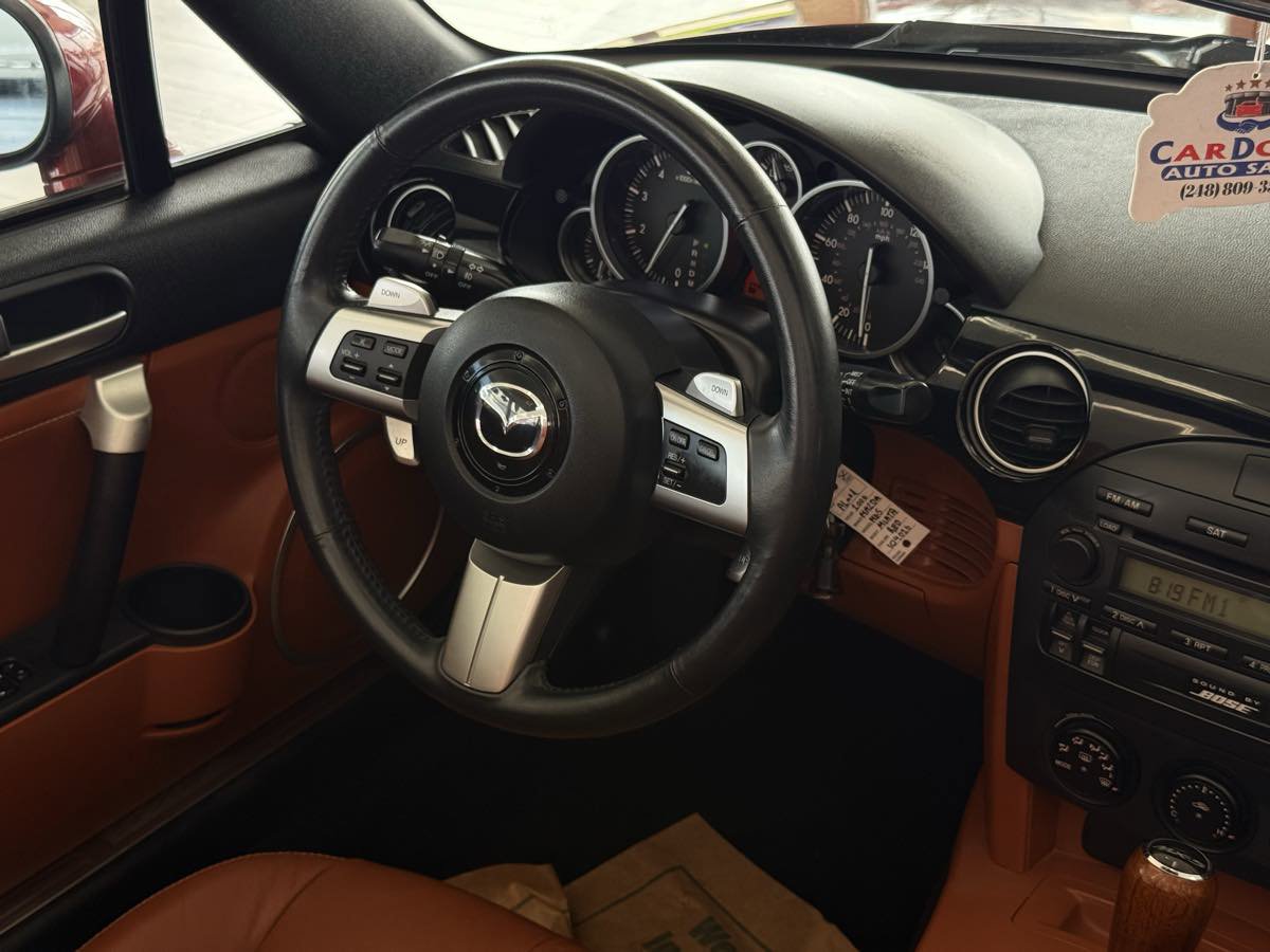 Used 2006 MAZDA MX-5 Miata Grand Touring w/ Premium Pkg RWD image 37