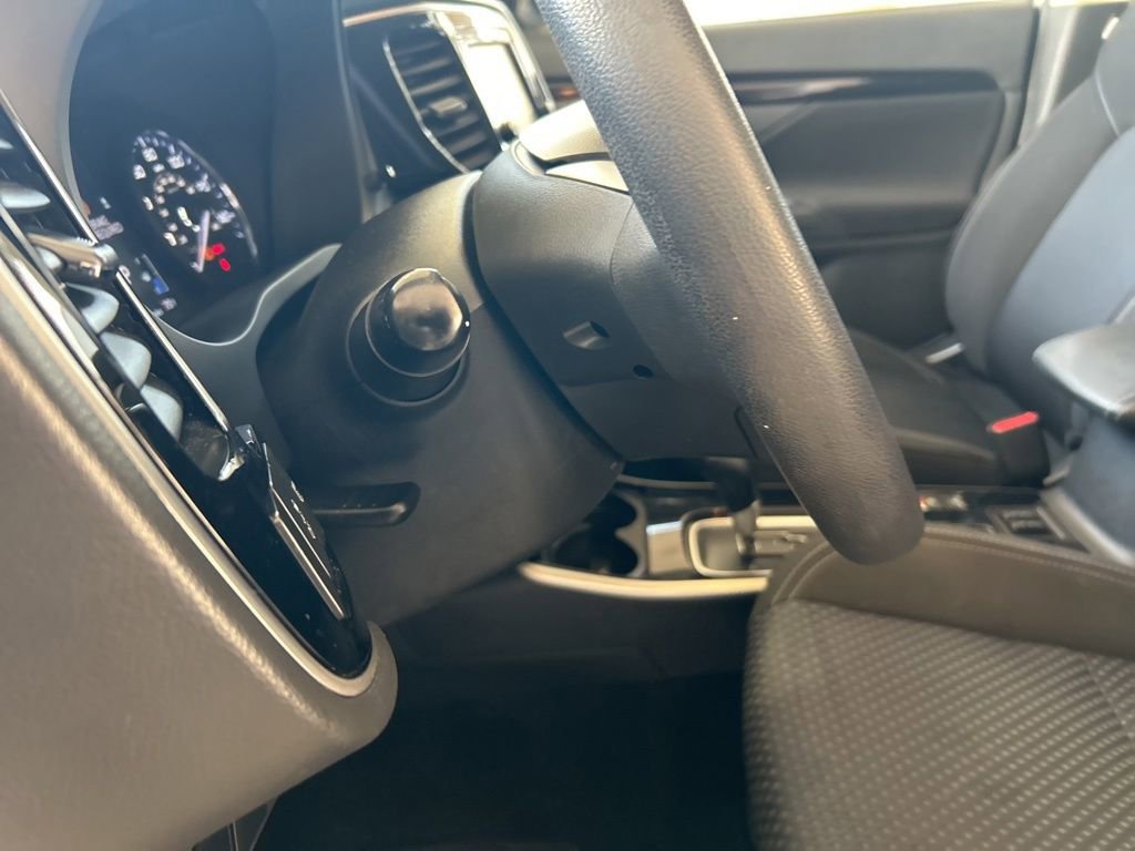 Used 2019 Mitsubishi Outlander ES image 35