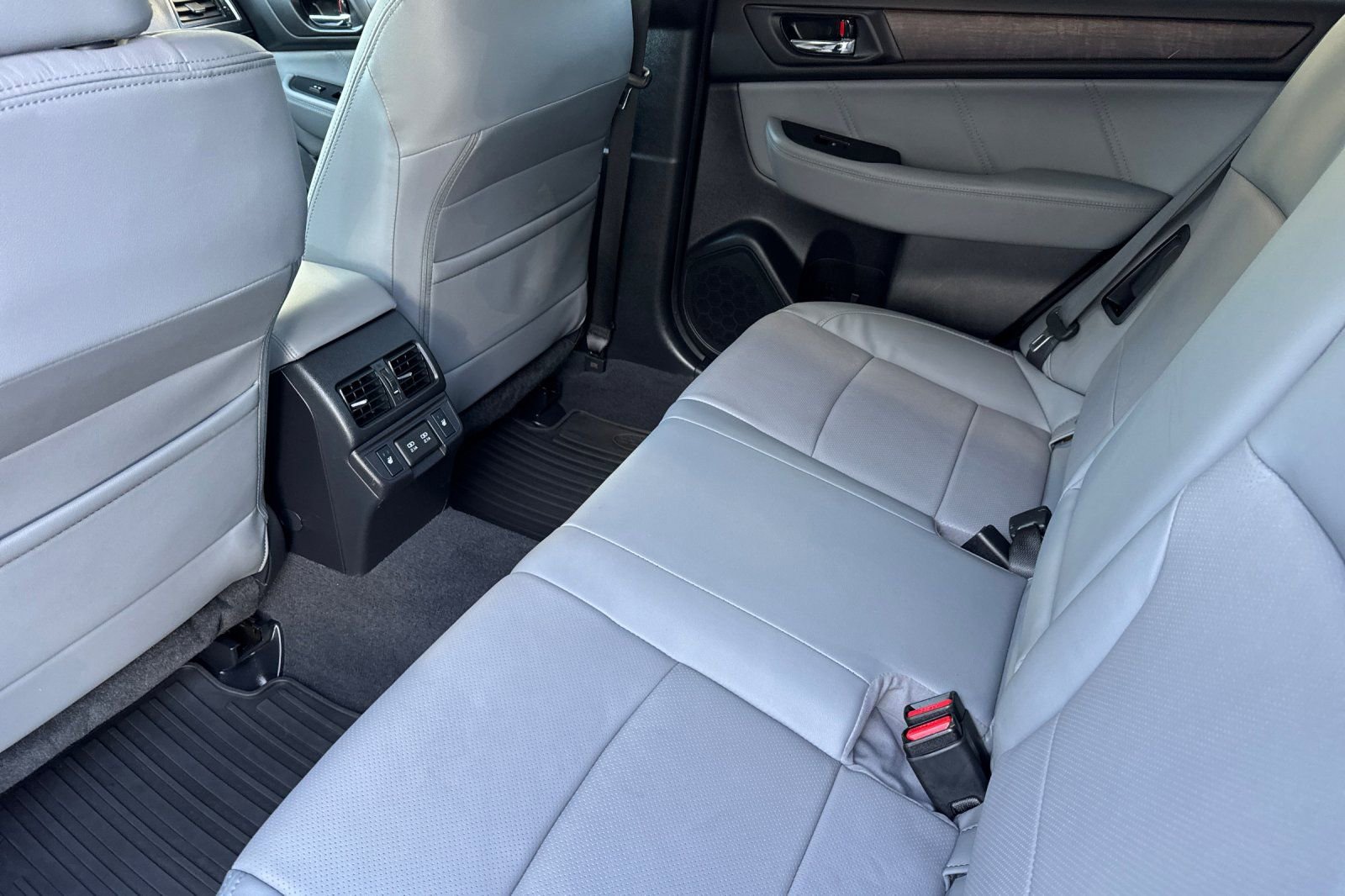 Used 2019 Subaru Outback 2.5i Limited AWD/4WD image 12