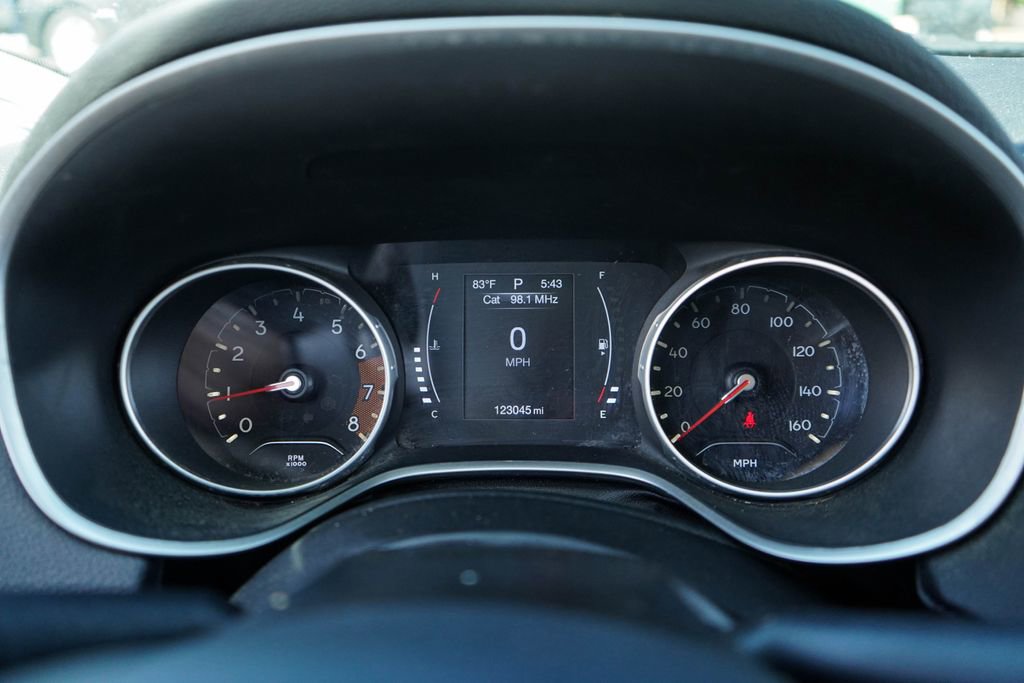 Used 2019 Jeep Compass Latitude FWD image 25