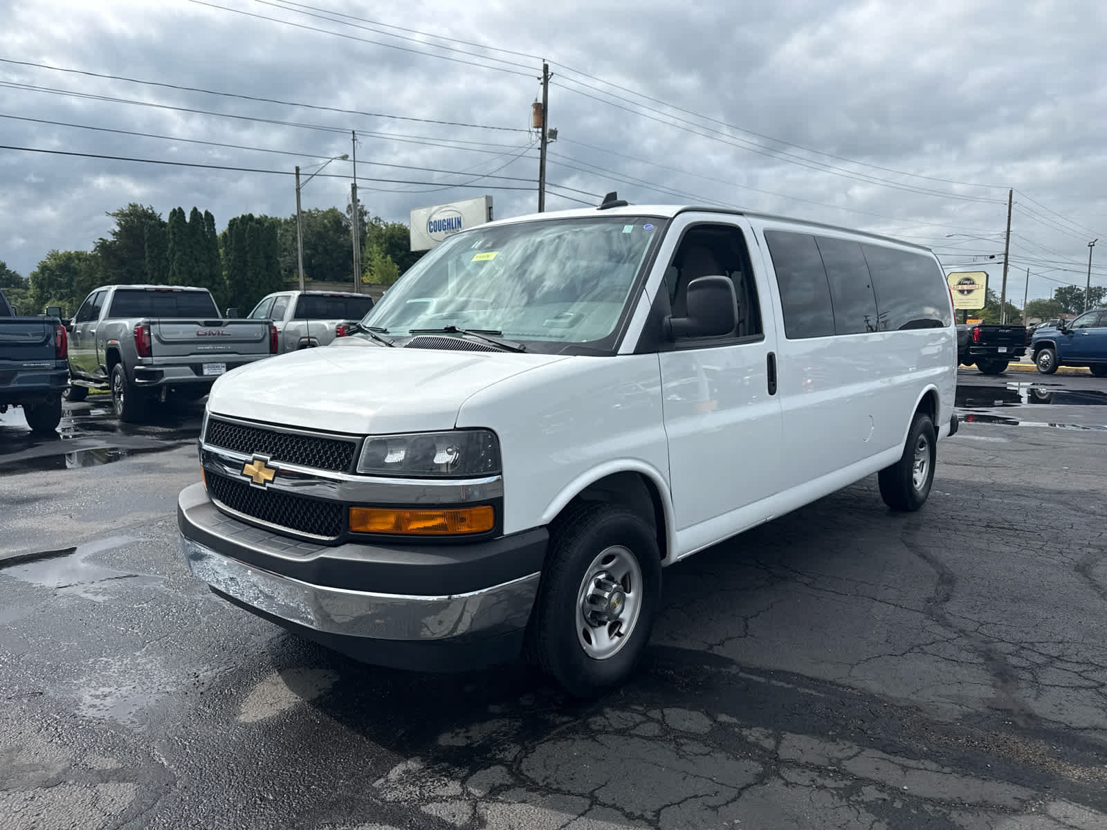 Certified 2024 Chevrolet Express 3500 LT w/ LT Preferred Equipment Group RWD image 1