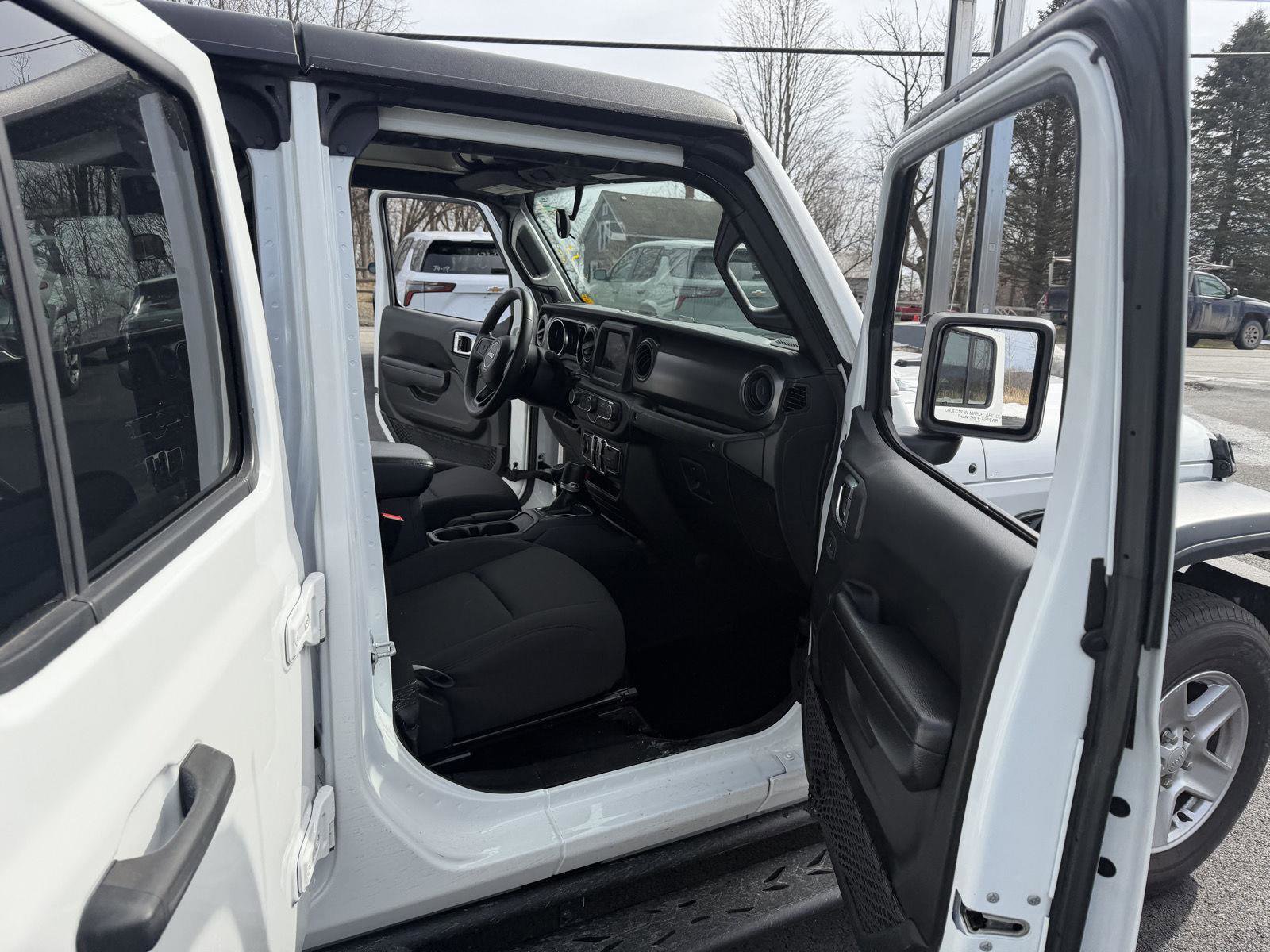 Used 2023 Jeep Gladiator Sport image 16