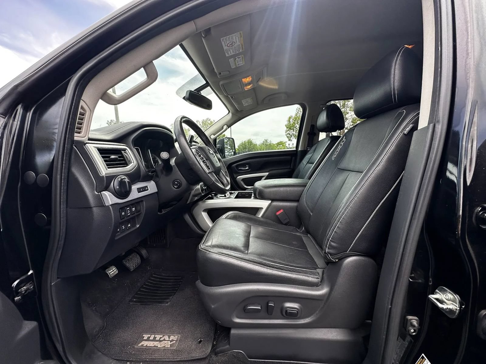 Used 2017 Nissan Titan PRO-4X w/ Pro-4x Convenience Package AWD/4WD image 25