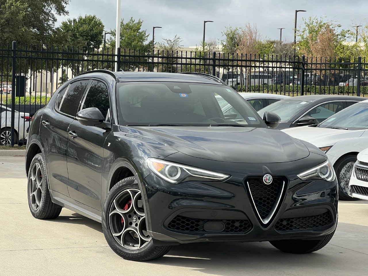 Used 2022 Alfa Romeo Stelvio Ti AWD/4WD image 2