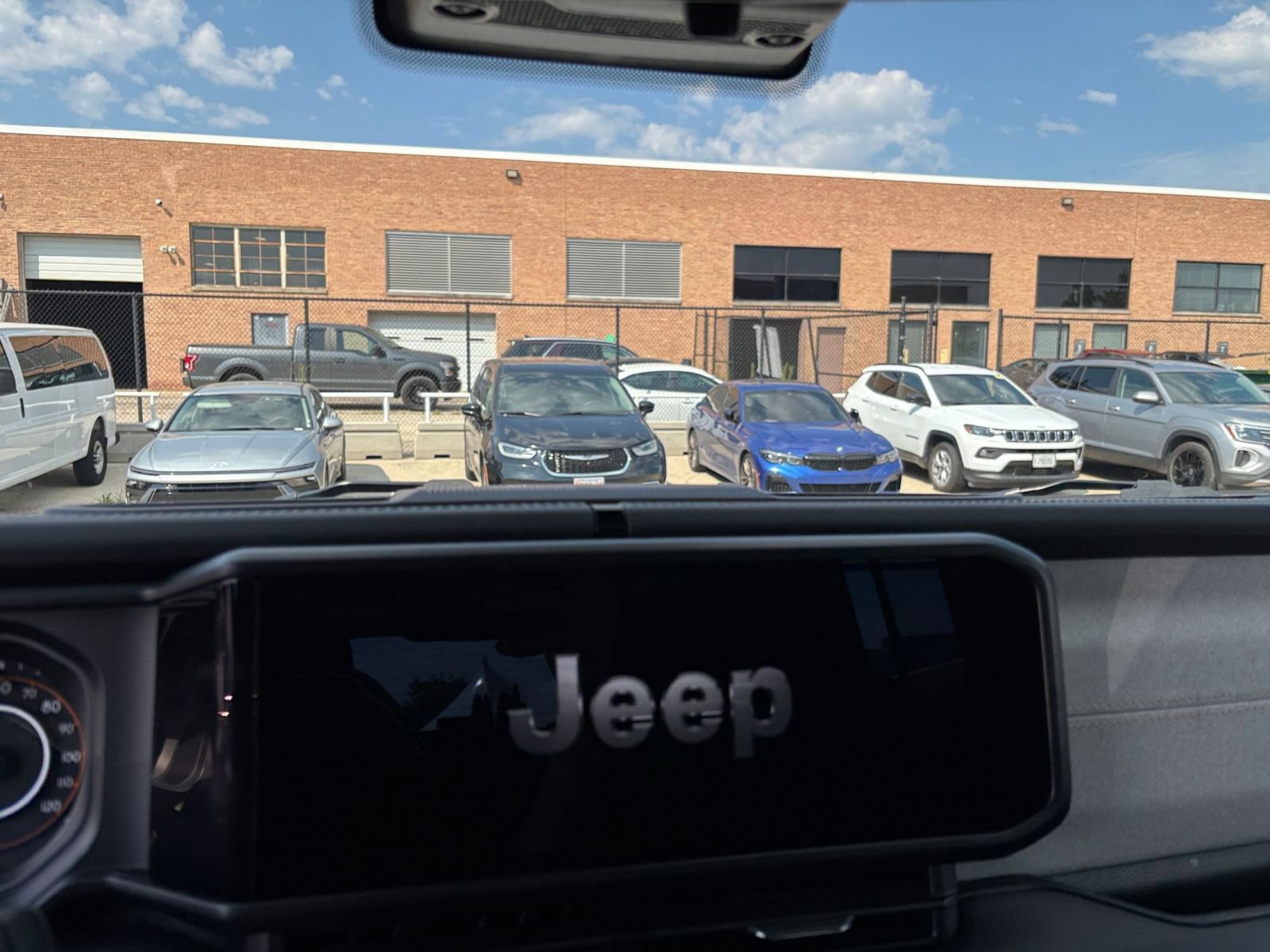 Used 2025 Jeep Wrangler Unlimited Sahara AWD/4WD image 16