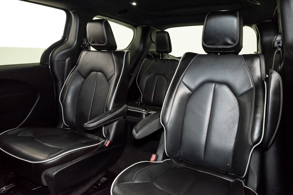 Used 2022 Chrysler Pacifica Limited w/ S Appearance Package FWD image 25