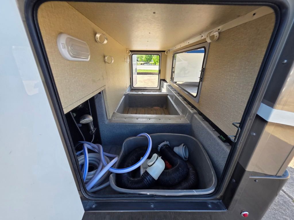 Used 2016 Mercedes-Benz Sprinter 3500 image 40