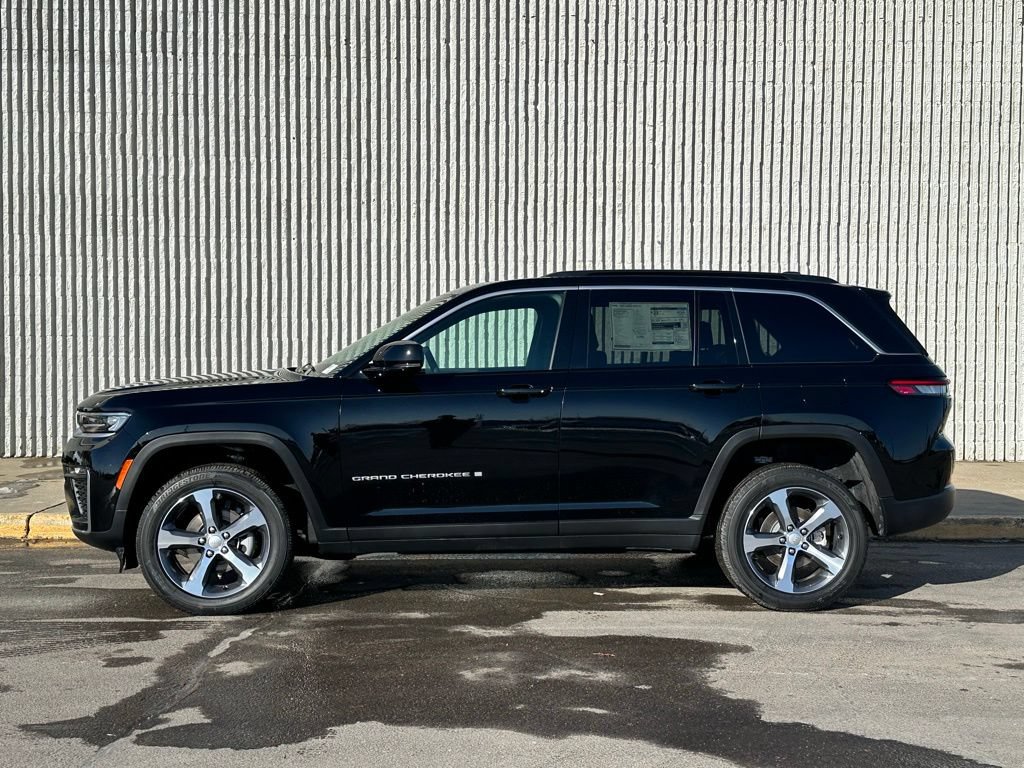 New 2026 Jeep Grand Cherokee Limited AWD/4WD image 2