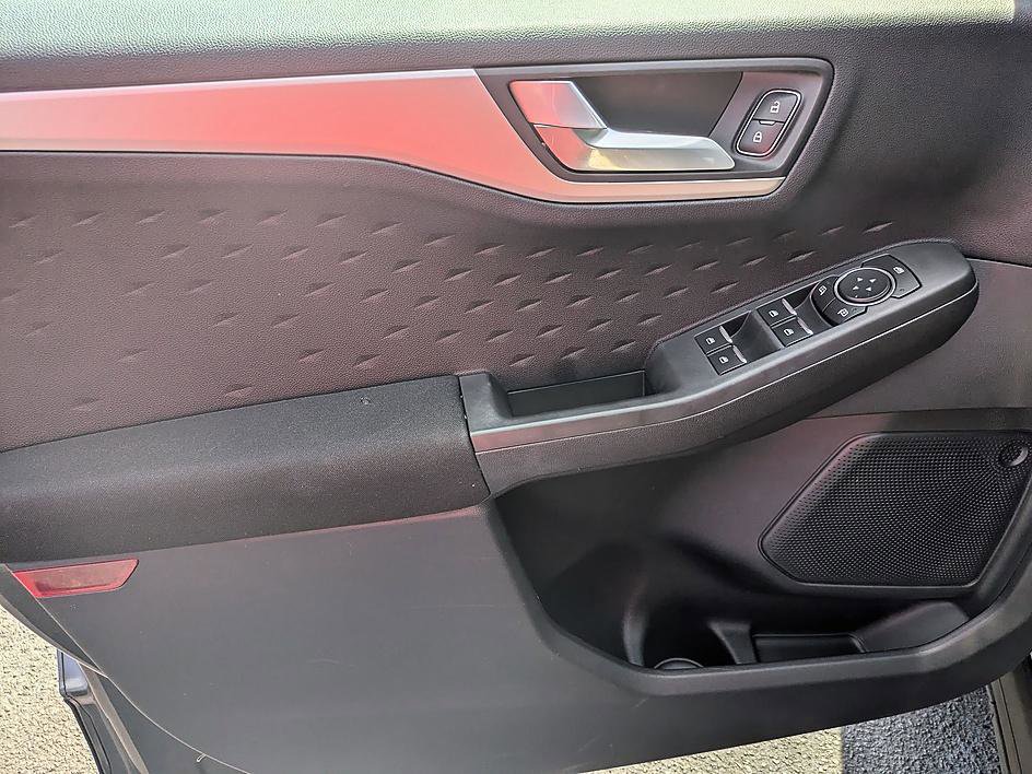 Used 2020 Ford Escape SE image 13