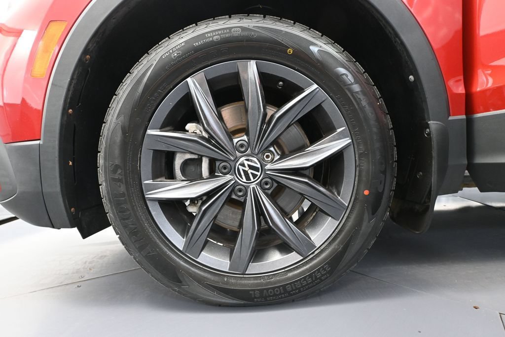 Used 2023 Volkswagen Tiguan SE AWD/4WD image 16