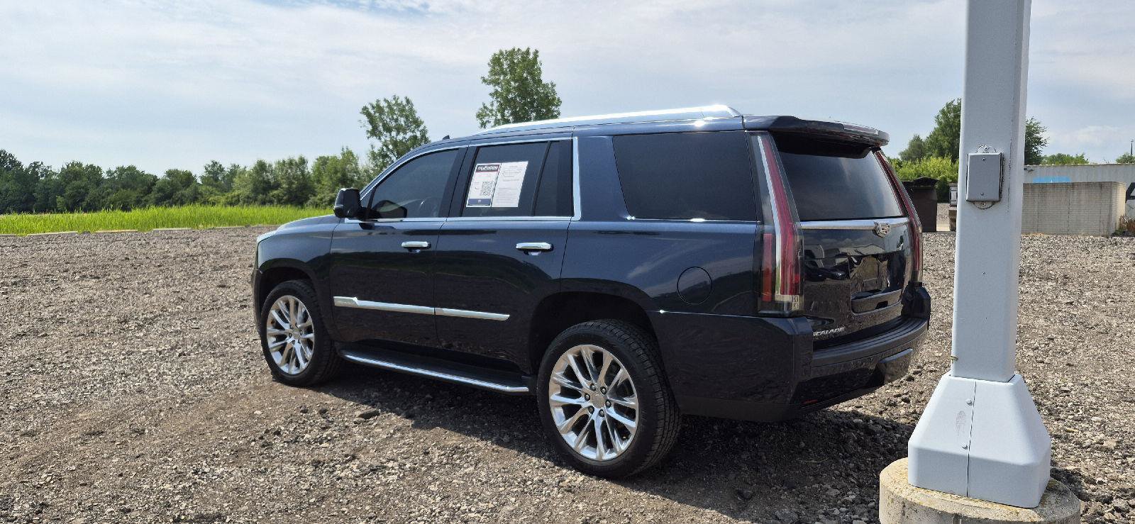 Used 2018 Cadillac Escalade Luxury AWD/4WD image 4