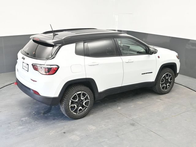 Used 2025 Jeep Compass Trailhawk AWD/4WD image 25