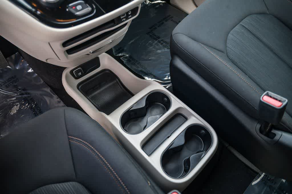 Used 2019 Chrysler Pacifica L FWD image 19