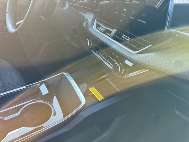 Used 2025 Chevrolet Equinox LT w/ Safety and Technology Package image 24