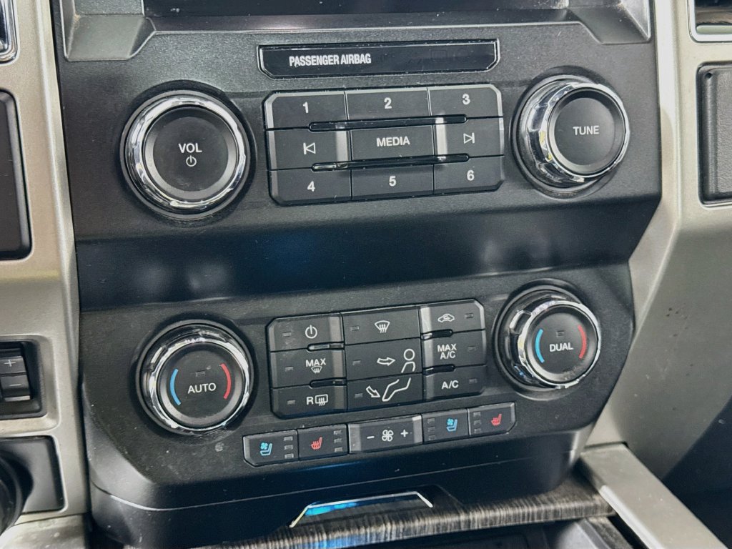 Used 2020 Ford F350 Lariat w/ Lariat Ultimate Package AWD/4WD image 17