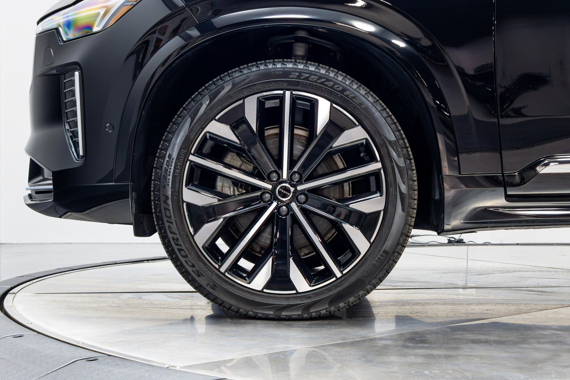 Used 2025 Volvo XC90 B6 Plus image 45