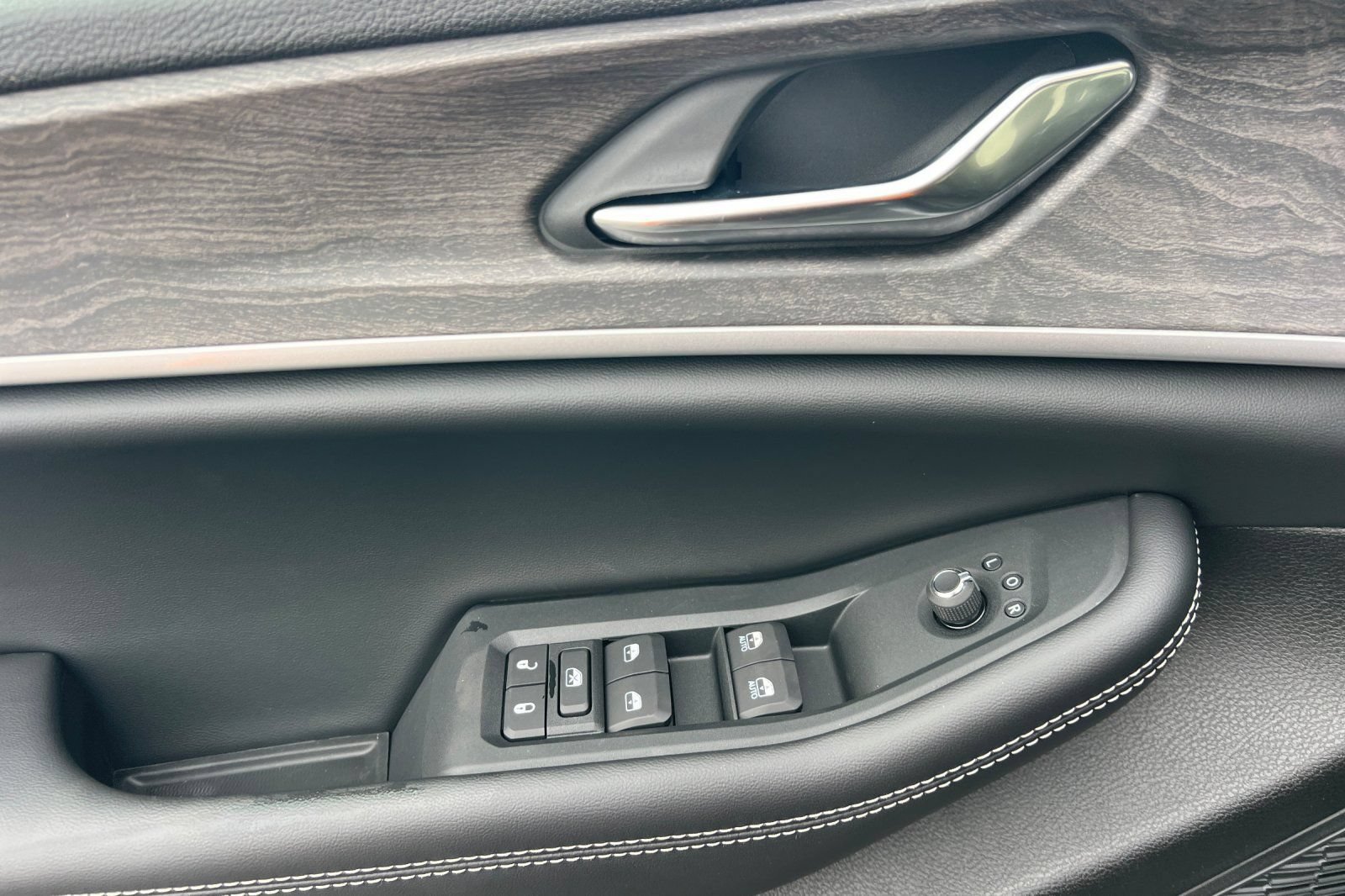 New 2026 Jeep Grand Cherokee Altitude AWD/4WD image 12