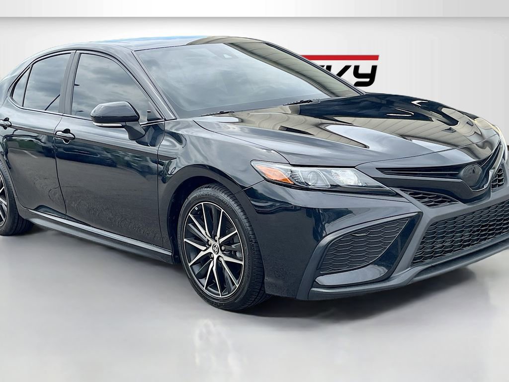 Used 2022 Toyota Camry SE w/ Cold Weather Package