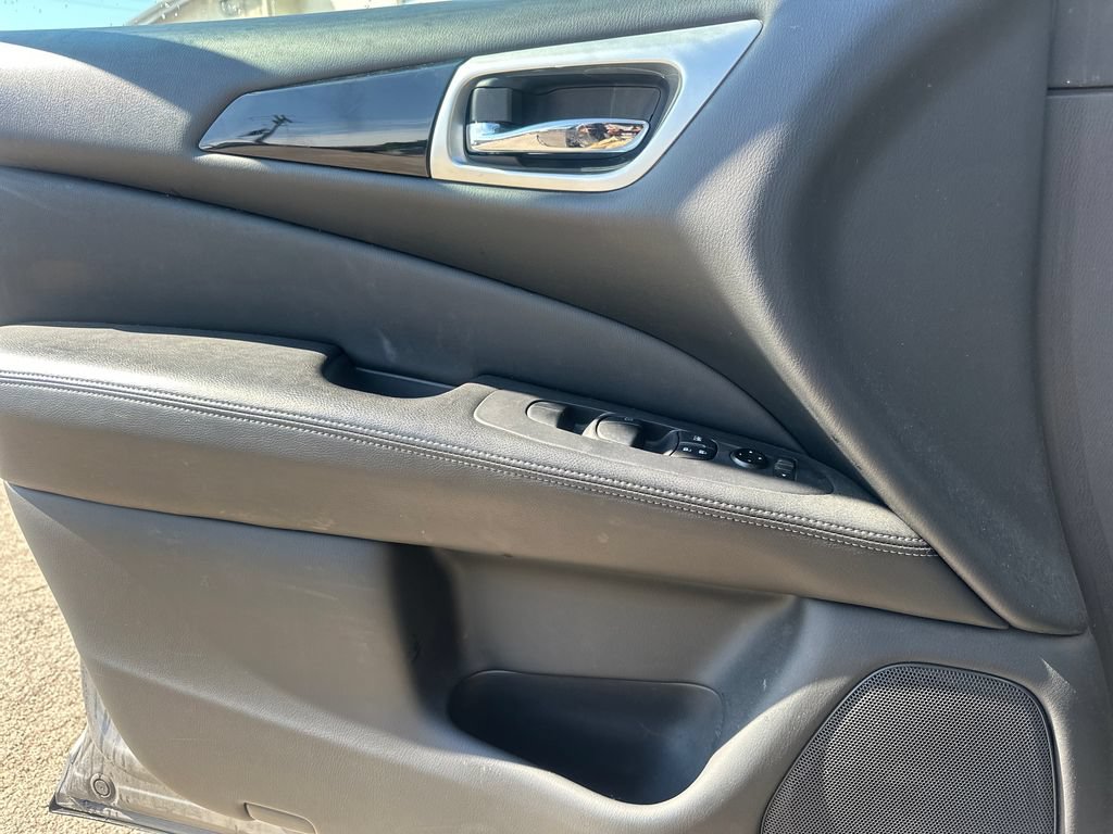 Used 2020 Nissan Pathfinder S AWD/4WD image 42
