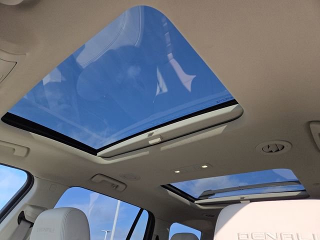 Certified 2023 GMC Acadia Denali w/ Denali Ultimate Package image 3