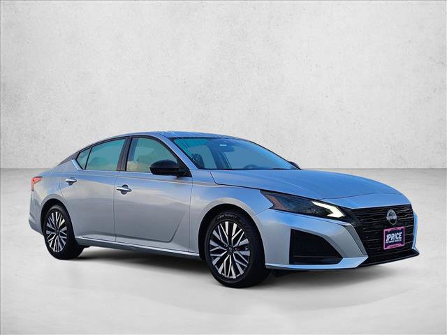 Used 2024 Nissan Altima 2.5 SV FWD image 3
