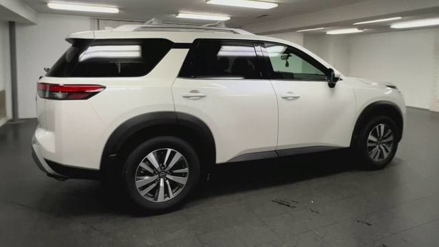 Used 2024 Nissan Pathfinder SL AWD/4WD image 9