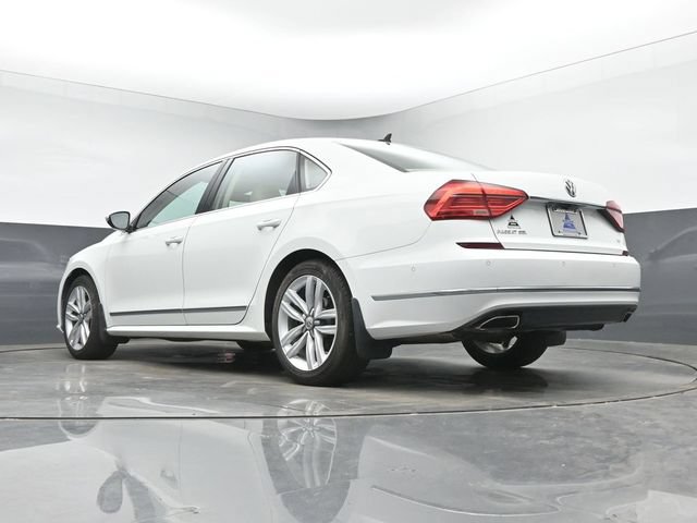 Used 2016 Volkswagen Passat 3.6 SEL Premium FWD image 16