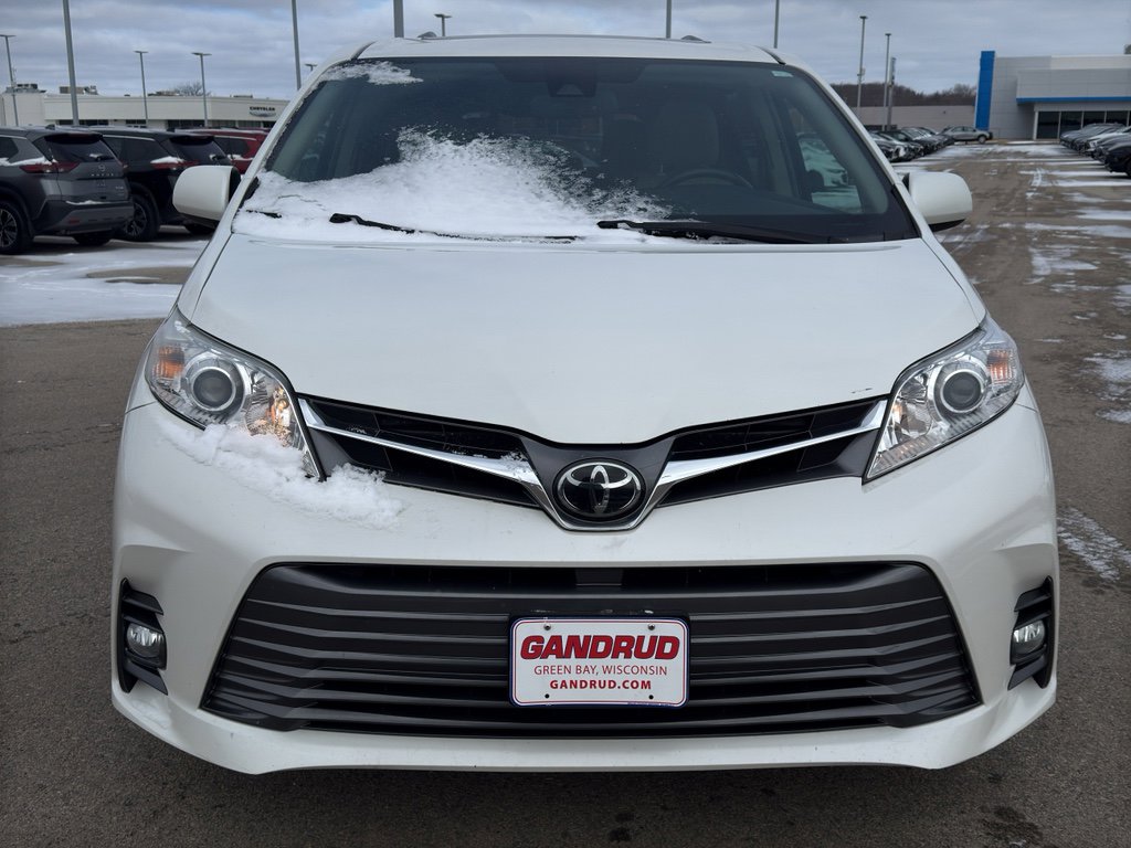 Used 2018 Toyota Sienna XLE w/ XLE Navigation Package image 3