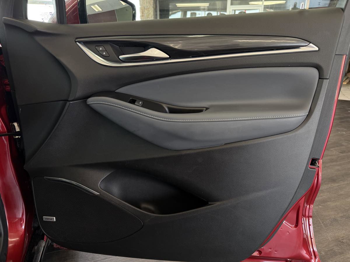 Used 2024 Buick Enclave Premium image 38