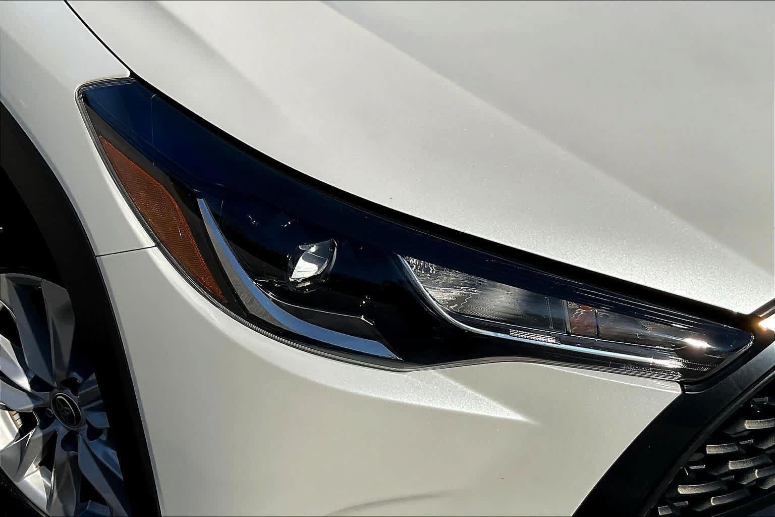 Used 2023 Toyota Corolla Cross LE w/ Moonroof Package FWD image 28