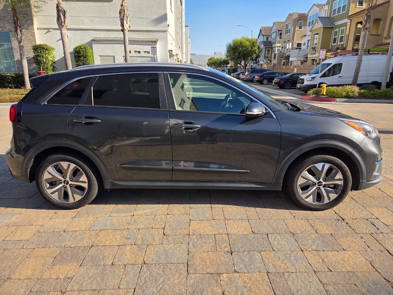 Used 2022 Kia Niro EX Premium FWD image 6