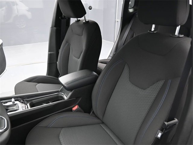 Used 2025 Jeep Compass Sport image 23