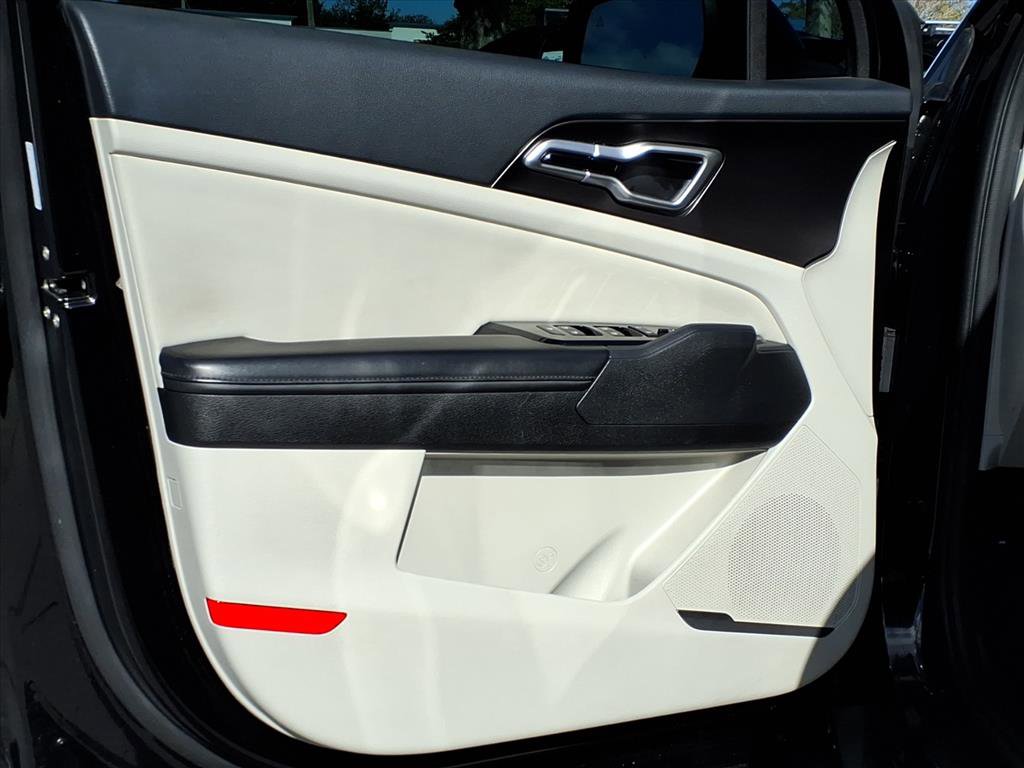 Used 2025 Kia Sportage EX image 15