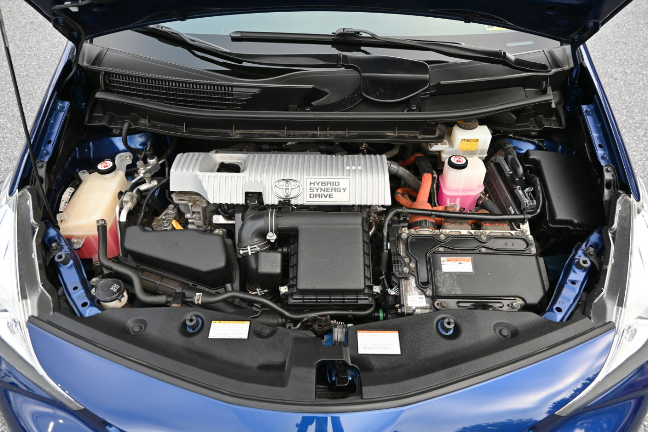 Used 2017 Toyota Prius V Three image 35