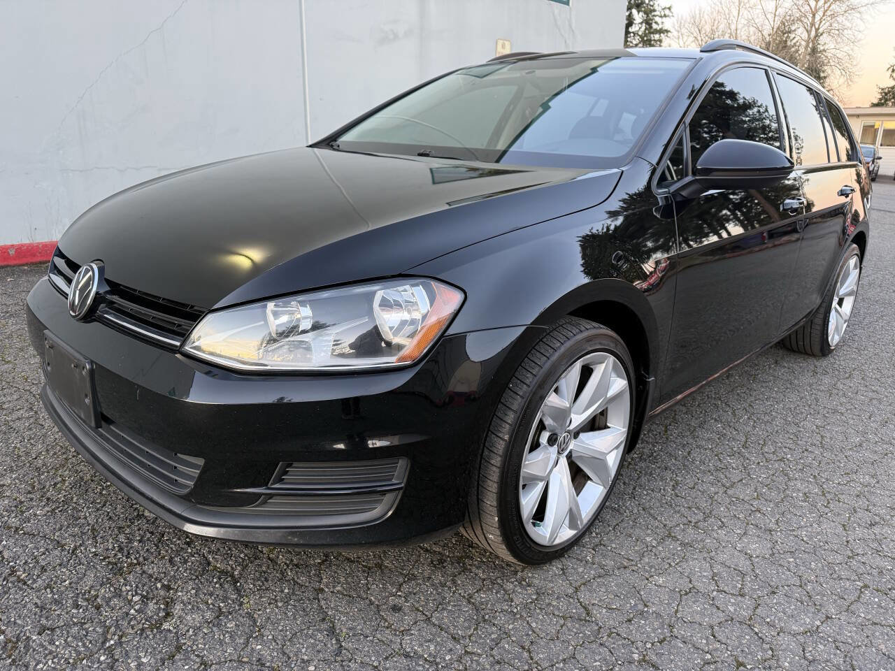 Used 2017 Volkswagen Golf S image 8