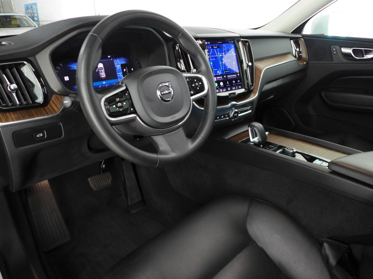 Used 2023 Volvo XC60 B5 Plus w/ Climate Package AWD/4WD image 14