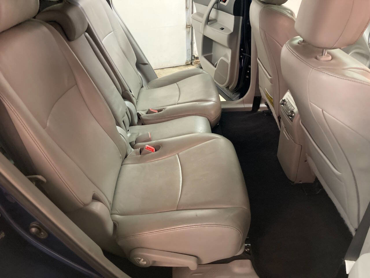 Used 2013 Toyota Highlander SE image 6