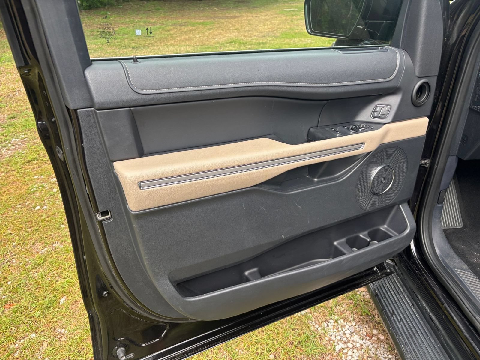 Used 2024 Ford Expedition Limited RWD image 18