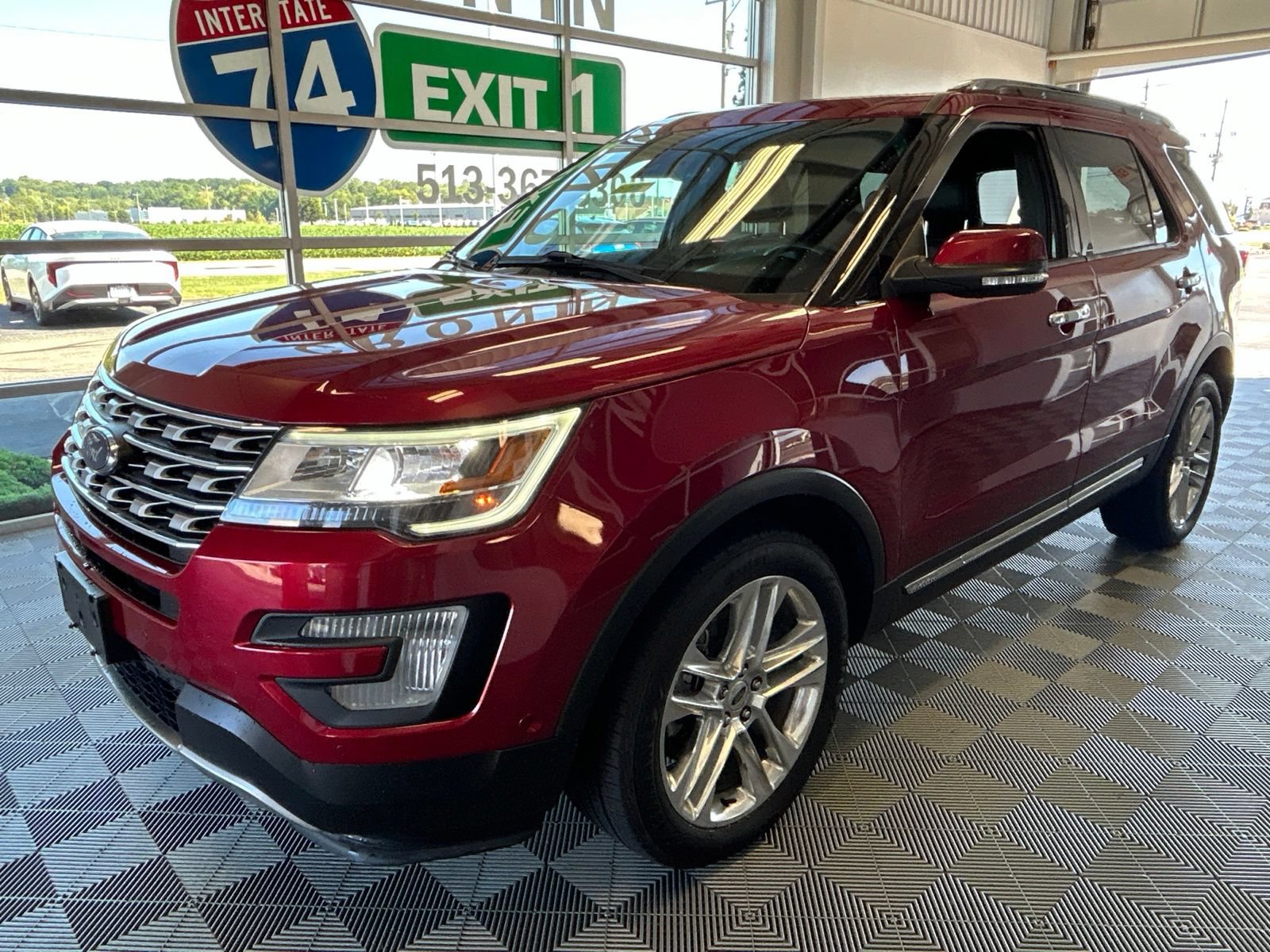 Used 2017 Ford Explorer Limited w/ Equipment Group 301A AWD/4WD image 3