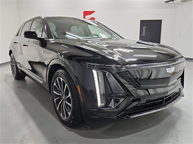 Used 2024 Cadillac Lyriq Sport image 2